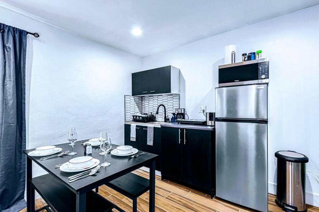 Phoenix Retreat - 1 Bedroom King Suite With 2 Smart Tvs - 10 Min From Airp - Unit B Extérieur photo